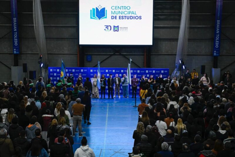 1.500 vecinos y vecinas recibieron su certificado del Centro Municipal de Estudios