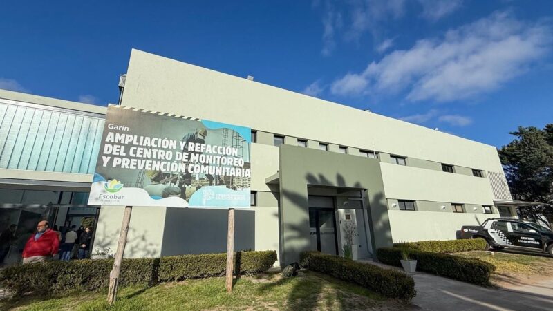 Ariel Sujarchuk y Gabriel Katopodis recorrieron el nuevo Centro de Monitoreo y la remodelación del Polo de Educación Superior