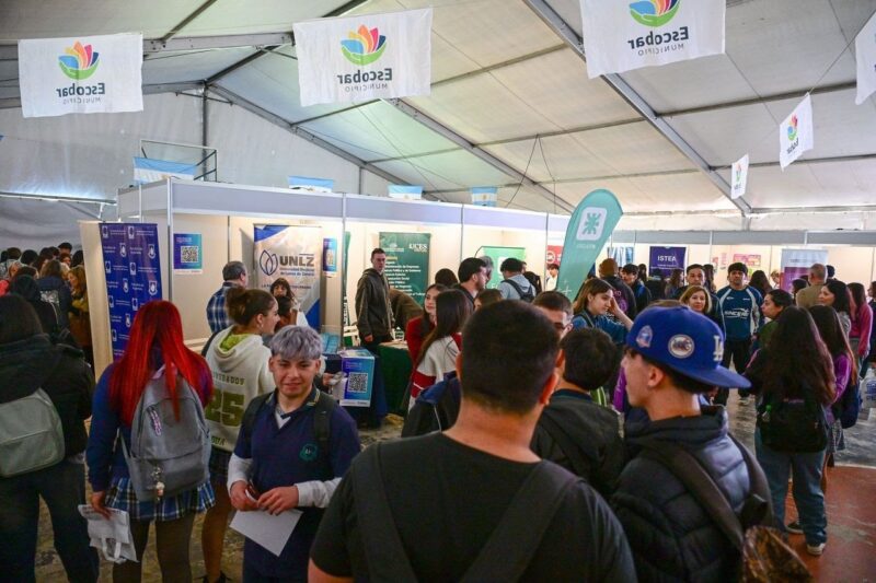 Comenzó la Semana de la Educación en Escobar Feria del Libro y Feria Universitaria