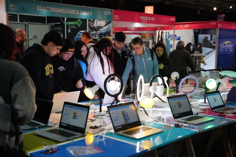 Fernando Moreira inauguró la Expo Ciudad PyME 2025