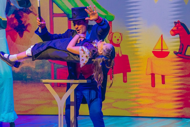 Juan Andreotti acompañó el show final de vacaciones de invierno