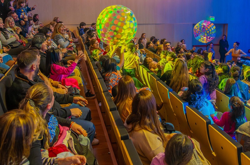 Juan Andreotti acompañó el show final de vacaciones de invierno
