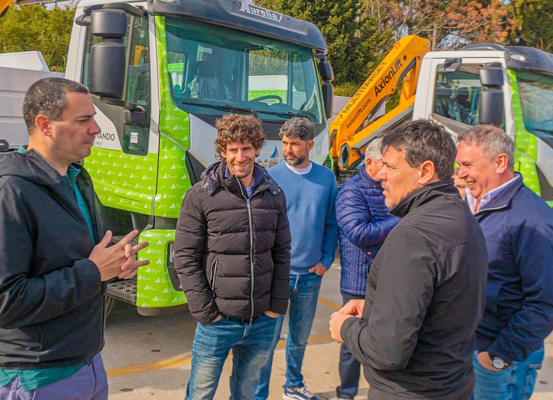 Juan Andreotti presentó 10 camiones y vehículos para reforzar servicios municipales