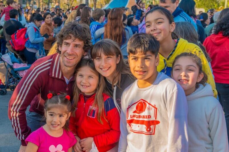 Juan y Eva Andreotti compartieron una nueva tarde de juegos por el Mes de las Infancias