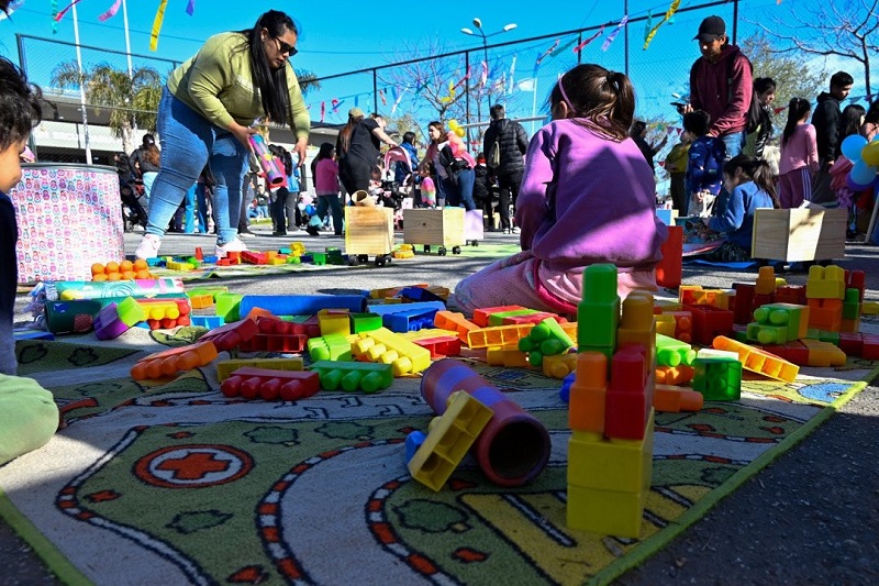 Julio Zamora compartió un encuentro con la comunidad de Benavídez en el marco del Mes de las Infancias