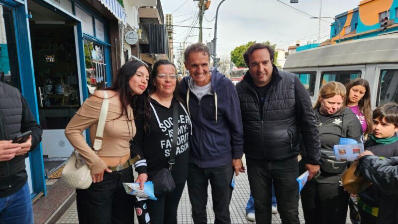 Katopodis recorrió el centro comercial de Boulogne junto a candidatos de Fuerza Patria