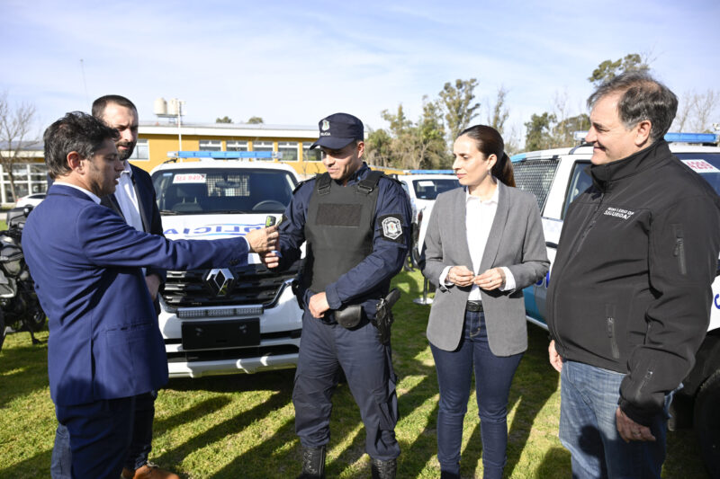 Kicillof “Donde había un depósito de chatarra, ahora hay una base policial con nuevos vehículos que traen más seguridad a los barrios”