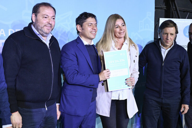 Kicillof entregó móviles policiales para fortalecer la seguridad en San Miguel