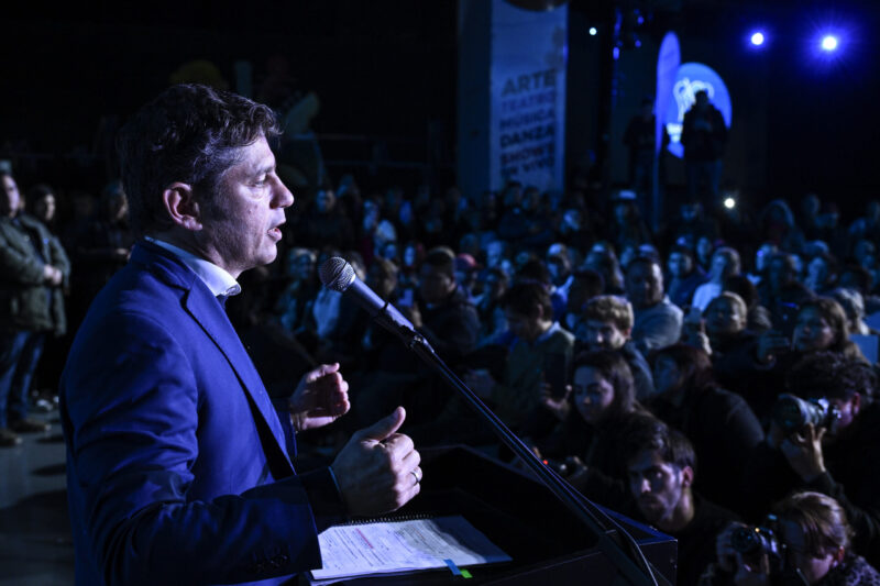 Kicillof entregó móviles policiales para fortalecer la seguridad en San Miguel