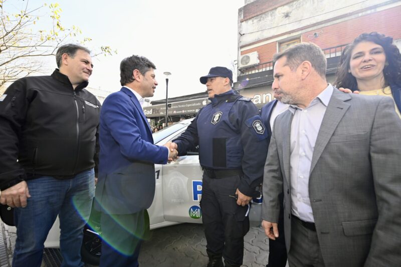 Kicillof entregó patrulleros y equipamiento para fortalecer la seguridad en Ituzaingo