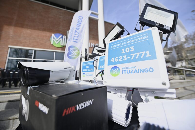 Kicillof entregó patrulleros y equipamiento para fortalecer la seguridad en Ituzaingo