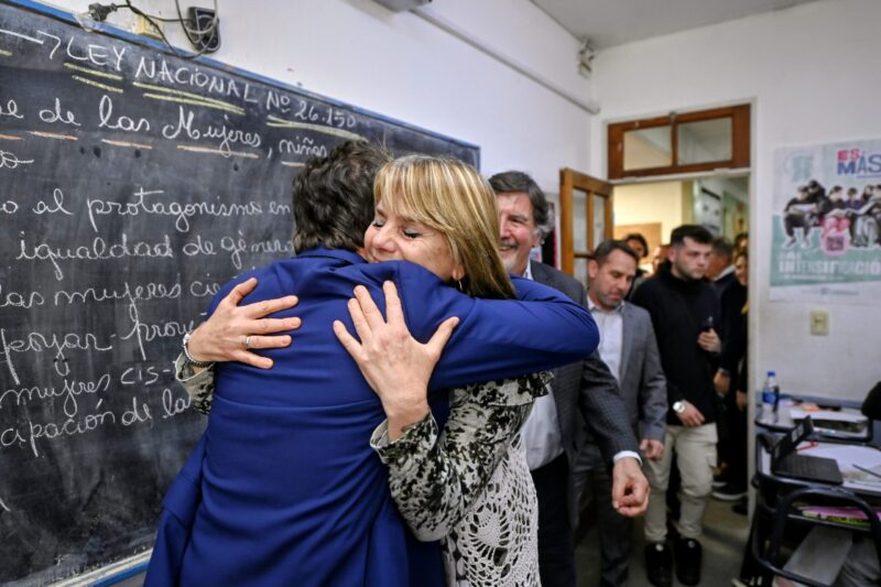 Kicillof entregó patrulleros y equipamiento para fortalecer la seguridad en Ituzaingo