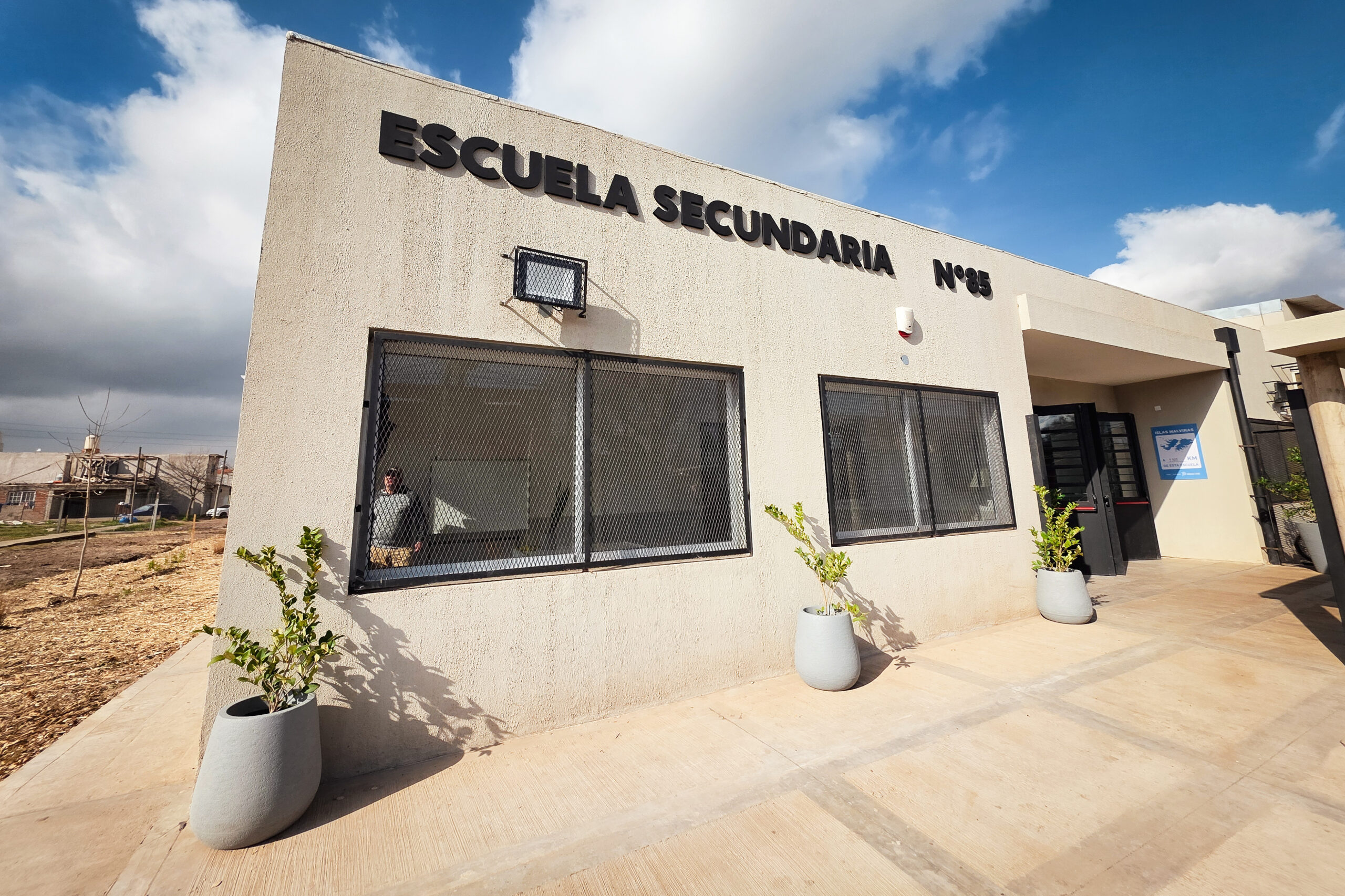 Kicillof inauguró junto a Mariel Fernández el edificio educativo N°270 en Moreno