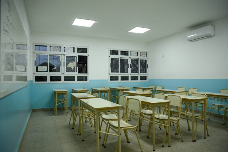 Kicillof inauguró las obras de ampliación de la Escuela Secundaria N° 50 en Merlo