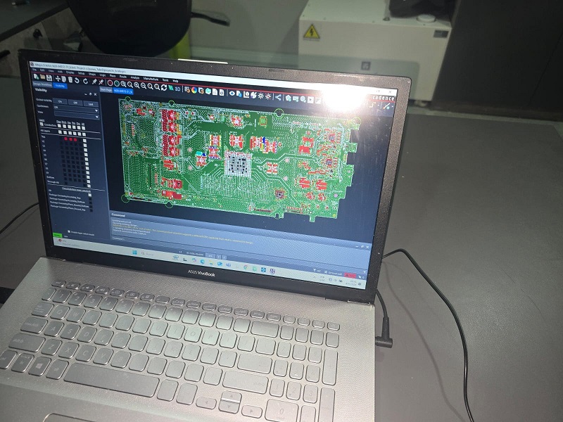 La primera computadora con IA de Latinoamérica se fabrica en Escobar 