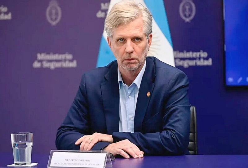 "La SIDE": Denuncian espionaje desde opositores y periodistas hasta jubilados