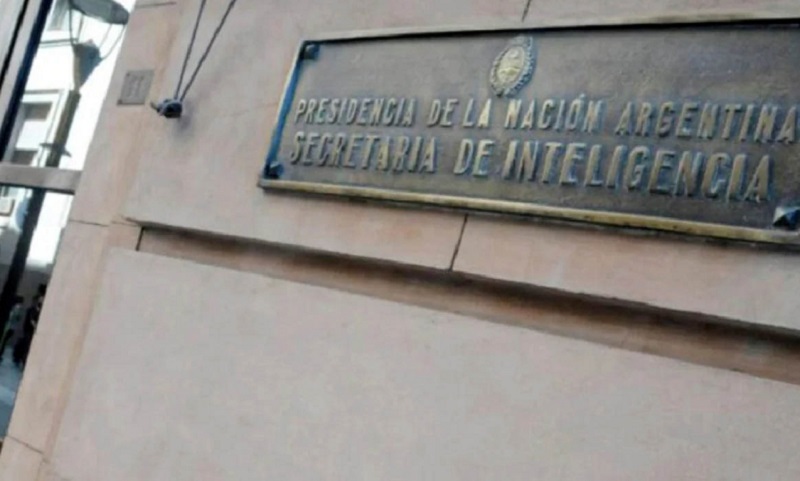 "La SIDE": Denuncian espionaje desde opositores y periodistas hasta jubilados