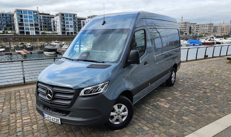 Mercedes-Benz analiza una inversión de 400 millones de dólares en La Matanza