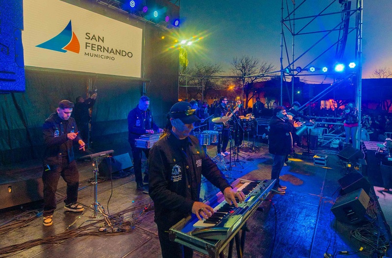 Una multitud de familias disfrutaron el Festival Tropical con Amar Azul y más artistas