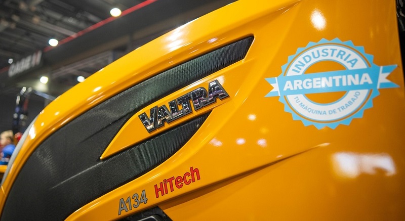 Valtra en La Rural con su amplia gama de productos