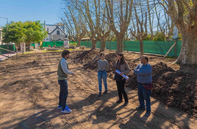 Juan Andreotti recorrió la obra de una nueva plaza junto al Tren de la Costa