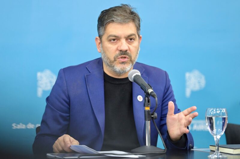 Bianco “El presidente Milei tiene que respetar la Constitución”