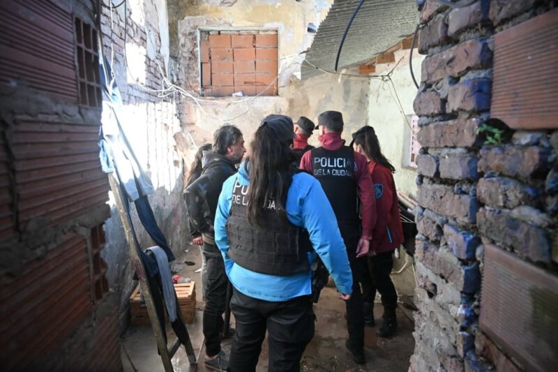 Dos detenidos en un operativo de la Policía de la Ciudad para recuperar un inmueble tomado