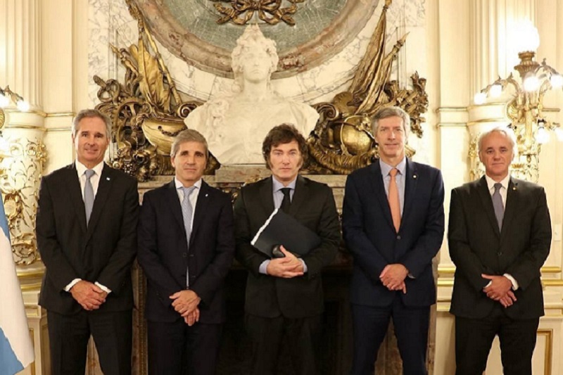 El riesgo país se acerca a los 1.000 puntos por la decisión de Economía de intervenir en el dólar