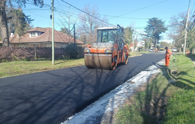 Escobar repavimentó la calle Libertad de Belén de Escobar y asfaltó Paso en Ingeniero Maschwitz