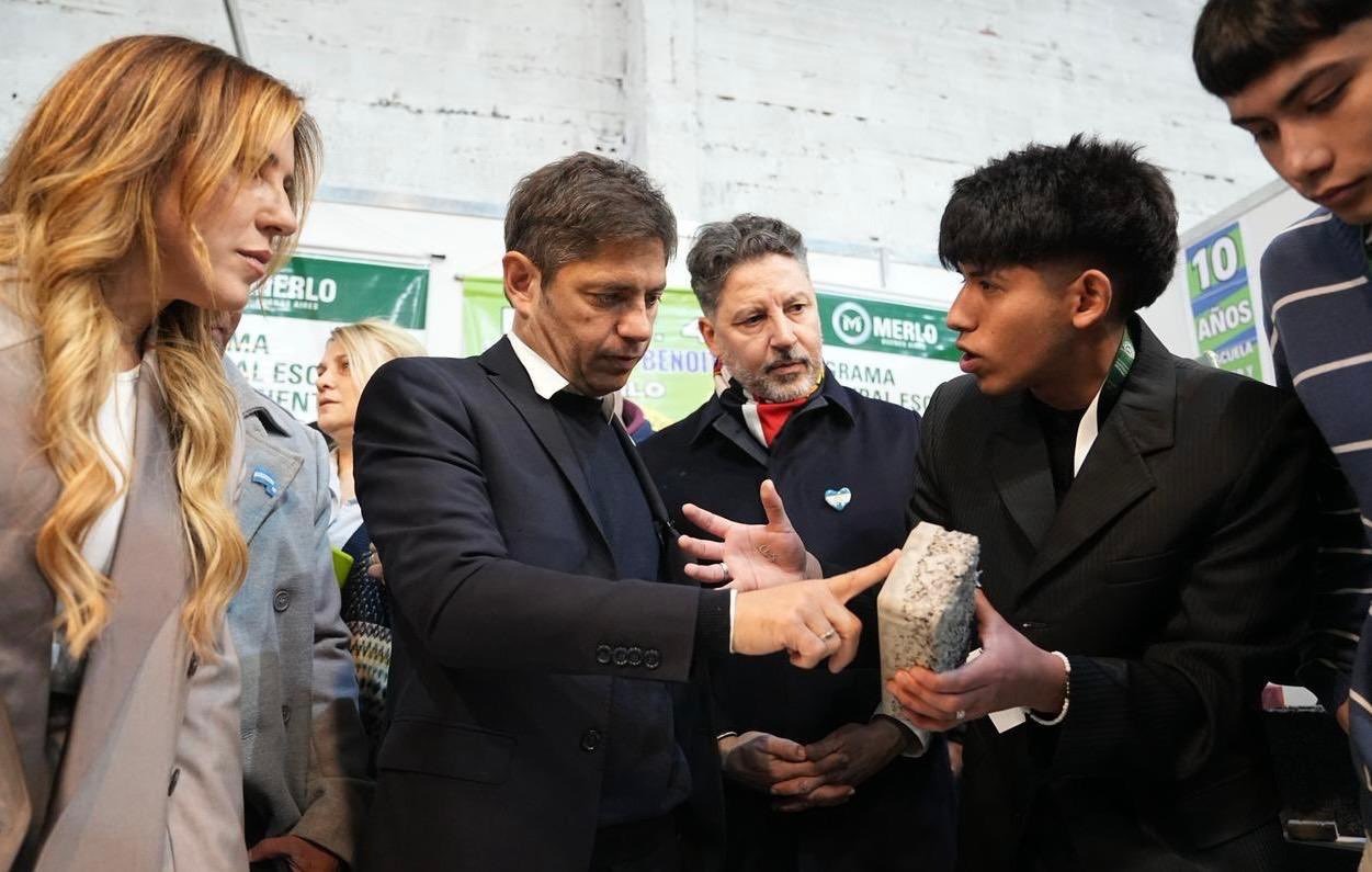 Kicillof visito la expo “Hecho en Merlo junto a Gustavo Menéndez en el cierre de la 1° sección
