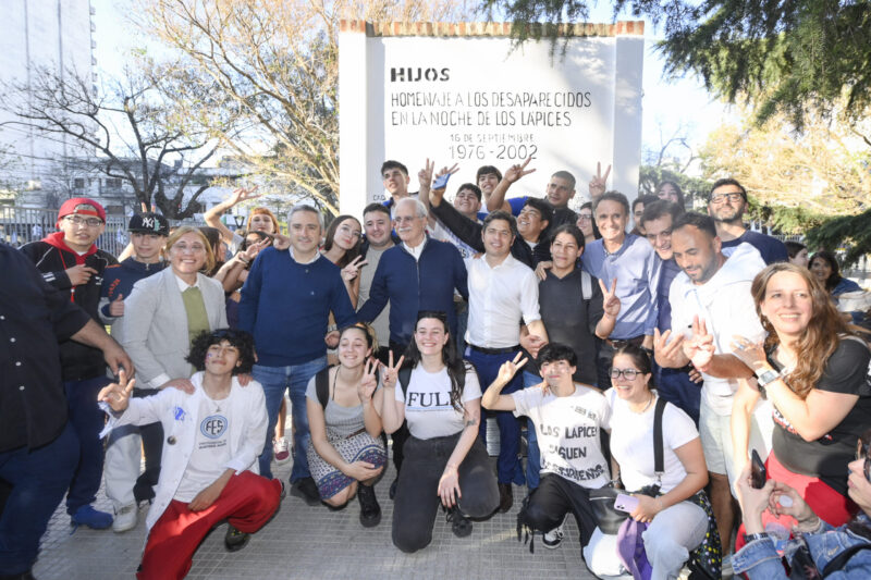 Kicillof participó de la marcha por el 49° aniversario de la Noche de los Lápices