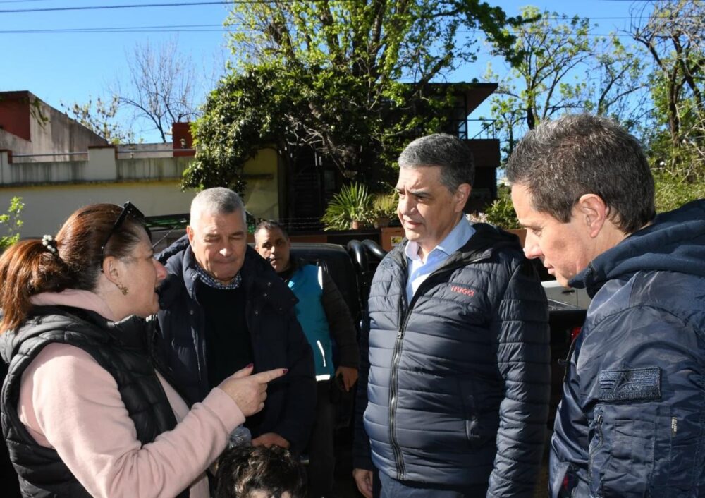 La Ciudad desalojó a los manteros que vendían de manera ilegal en el Parque Saavedra