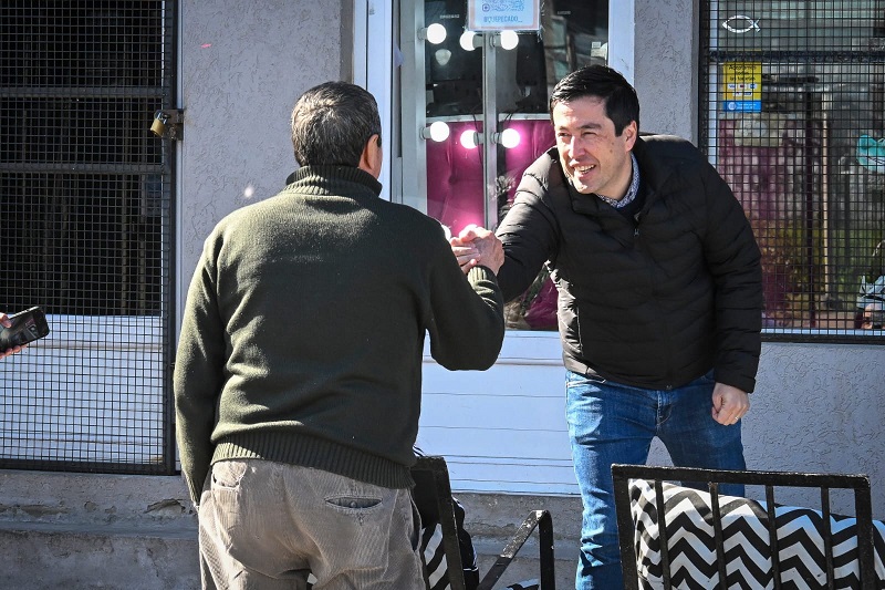 Leo Nardini finalizo su campaña recorriendo las localidades y hablando con los vecinos