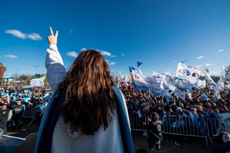 Mariel Fernández y Gabriel Katopodis cerraron la campaña de Fuerza Patria en Moreno