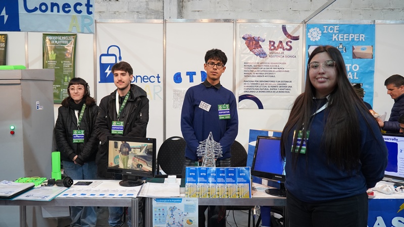 Menéndez inauguró la Expo Industrial Hecho en Merlo