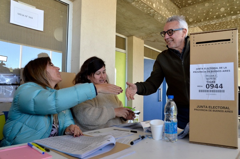 Zamora votó y se piensa como tercera alternativa a la polarización en la Provincia
