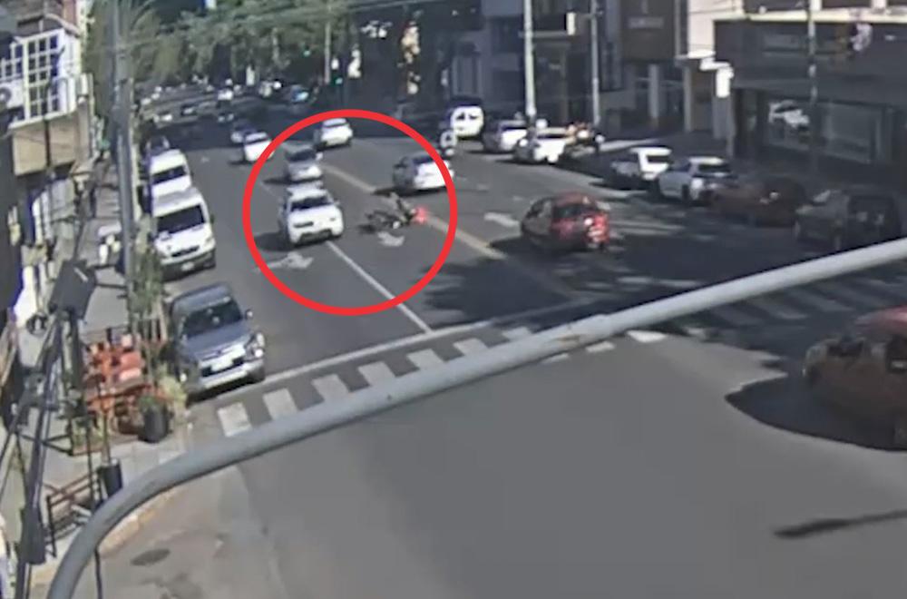 Atropelló a una moto, se fugó y lo detuvo la Policía Municipal de San Miguel