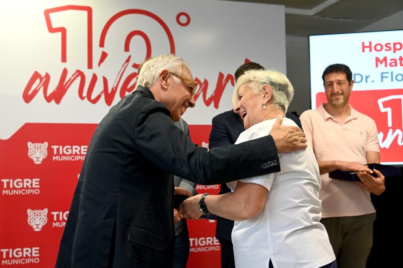 El intendente Julio Zamora participo del décimo aniversario del Hospital Materno Infantil