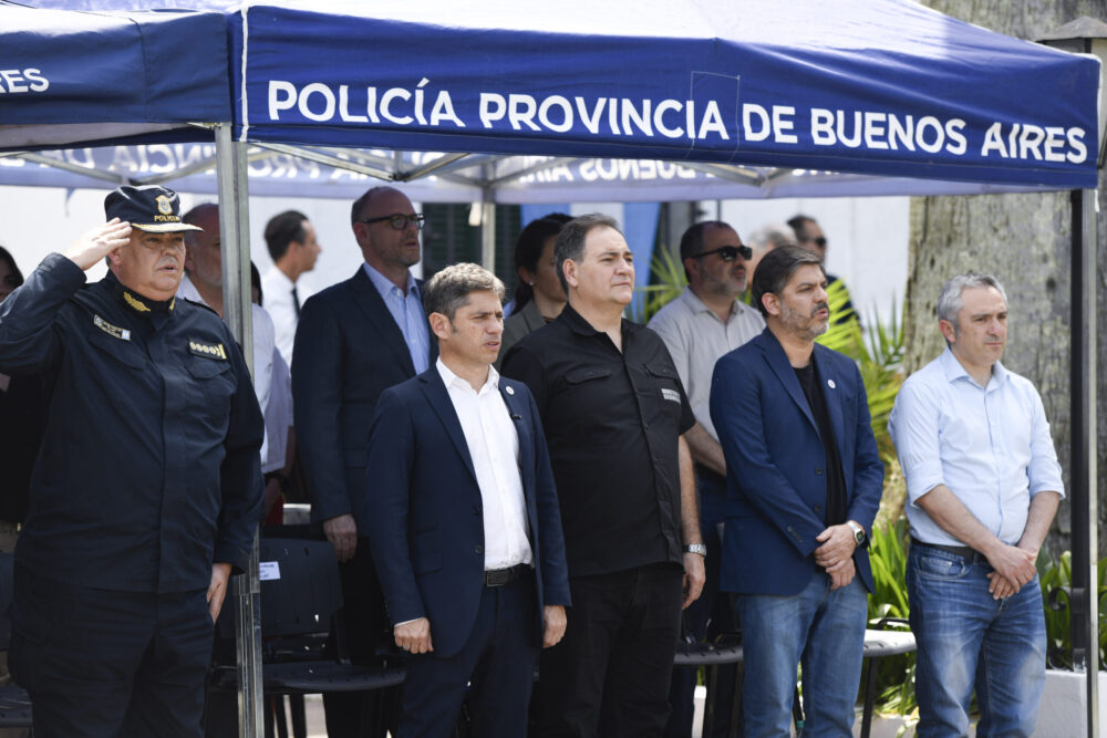 Kicillof encabezó el acto de egreso de efectivos del Grupo Halcón