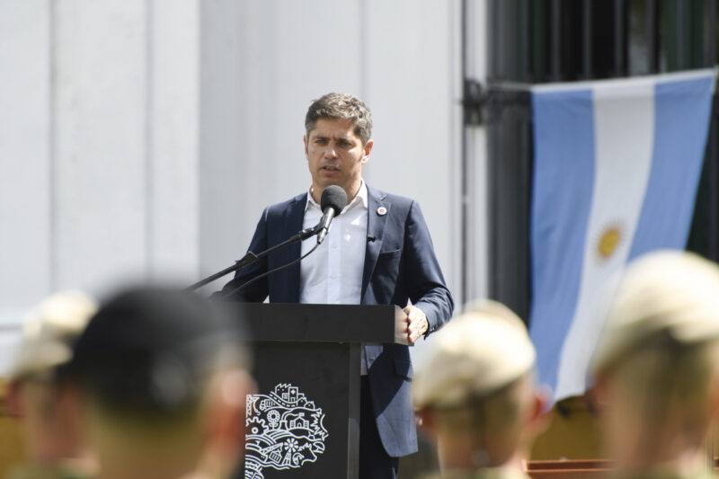 Kicillof encabezó el acto de egreso de efectivos del Grupo Halcón