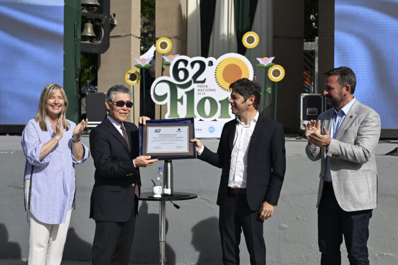 Kicillof visitó la 62° Fiesta Nacional de la Flor en Escobar