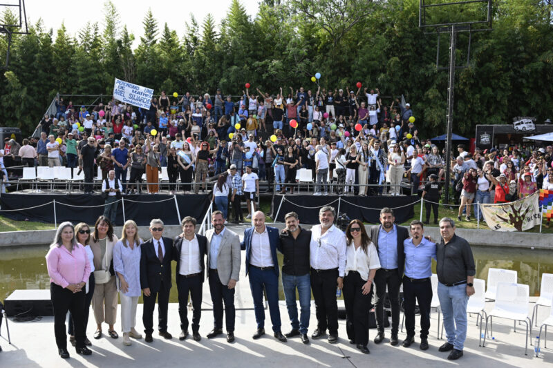 Kicillof visitó la 62° Fiesta Nacional de la Flor en Escobar
