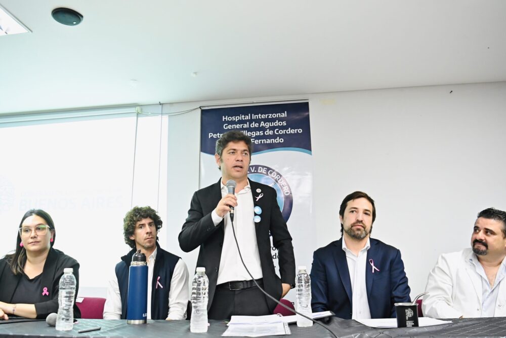 Kicillof junto a Kreplak y el intendente Juan Andreotti recorrieron la sala de mamografía del Hospital Petrona V. Cordero