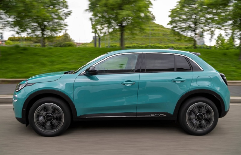 Llegó el nuevo FIAT 600 hybrid, el mejor homenaje a su ilustre antecesor de 1955