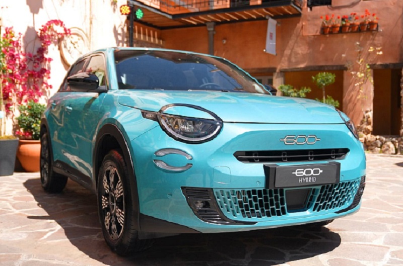 Llegó el nuevo FIAT 600 hybrid, el mejor homenaje a su ilustre antecesor de 1955