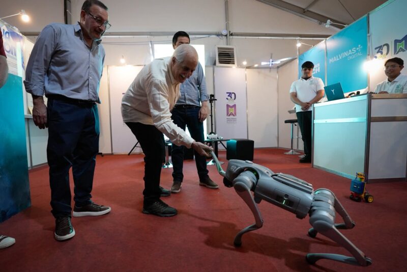 Nardini y Taiana recorrieron la Feria del Libro de Malvinas Argentinas