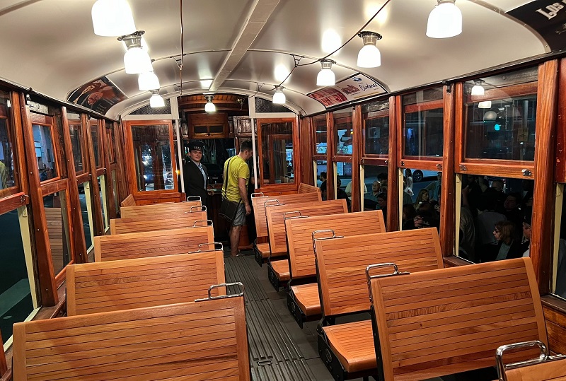 El tranvía de Caballito un viaje al pasado con gran cantidad de público