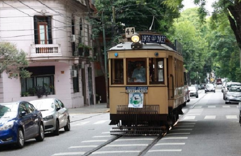 El tranvía de Caballito un viaje al pasado con gran cantidad de público