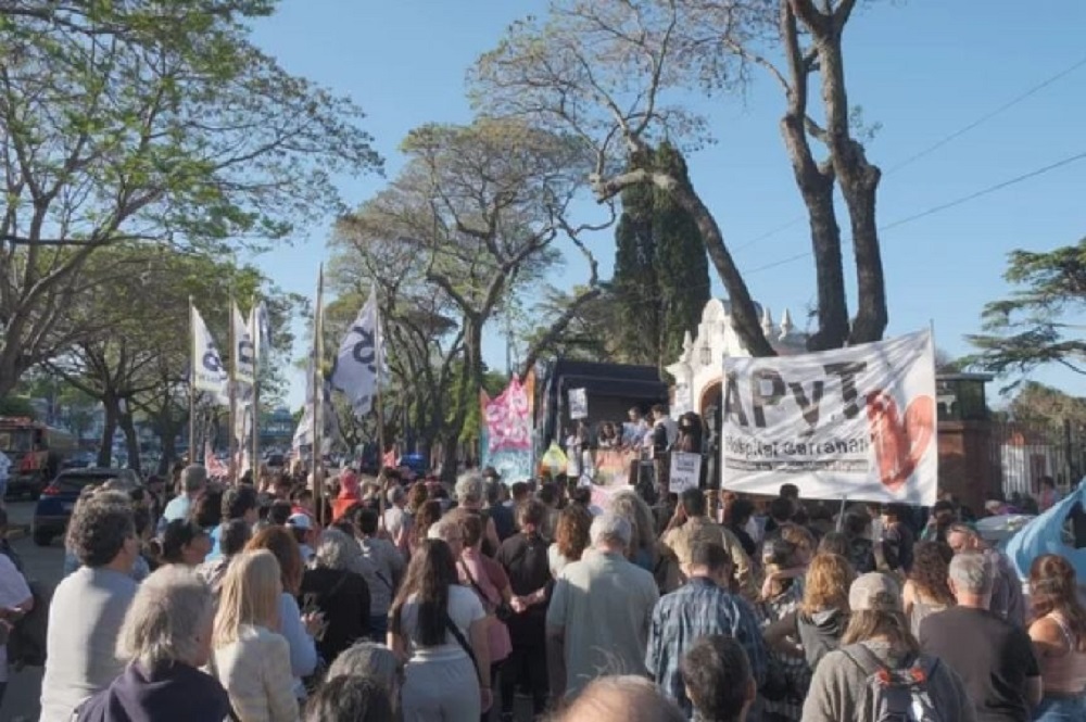 Trabajadores del Garrahan fueron a protestar a la Quinta de Olivos