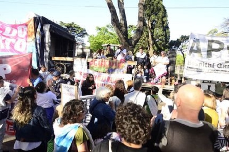 Trabajadores del Garrahan fueron a protestar a la Quinta de Olivos